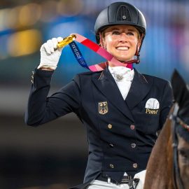 Jessica von Bredow-Werndl - Olympisches Kür Gold 2021
